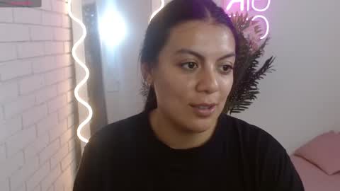 Carolina  online show from February 2025 05:51:02 PM