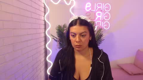 Carolina  online show from February 2025 11:44:02 AM