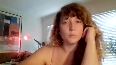Snapshot of cosmiccoquette chatting on September 2025 04:41:02 PM mamimaritza online show from September 2025 04:41:02 PM