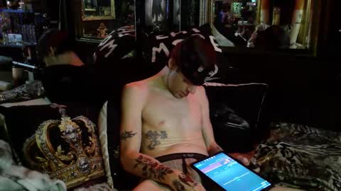 Snapshot of crescentx chatting on December 2025 02:33:01 PM Damien Mourningstar online show from December 2025 02:33:01 PM