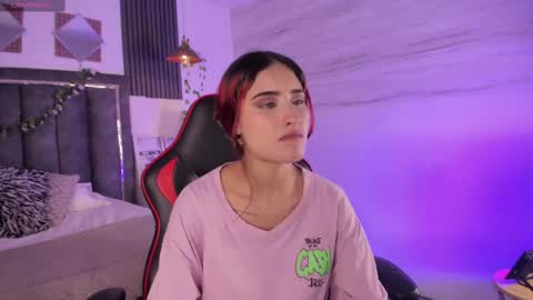 cristal baker25 online show from September 2025 01:22:02 PM