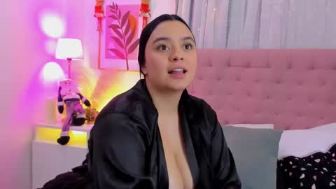 Cristal Cute  online show from December 2024 05:19:02 PM
