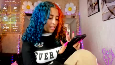 Snapshot of cristall_ravven chatting on November 2025 08:30:02 PM online show from November 2025 08:30:02 PM