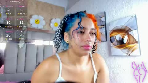 Snapshot of cristall_ravven chatting on December 2025 03:21:01 PM online show from December 2025 03:21:01 PM