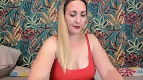 Snapshot of cristinnna chatting on November 2025 05:36:02 PM Cristina online show from November 2025 05:36:02 PM