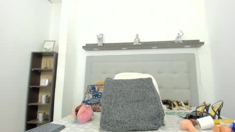 crystal_butterfly1 online show from December 2024 02:32:01 PM