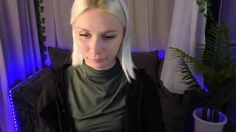 crystal_hanna online show from November 2025 02:01:01 AM