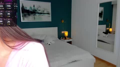 Silvia online show from November 2025 07:44:01 AM