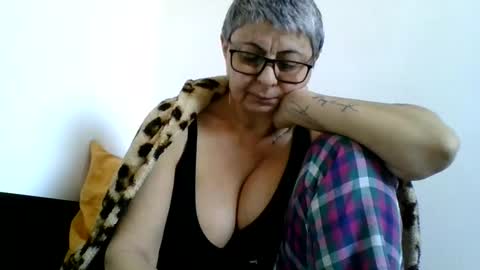 couple online show from March 2025 02:51:01 PM
