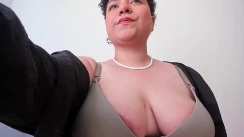 Bruna  online show from February 2025 07:41:02 PM