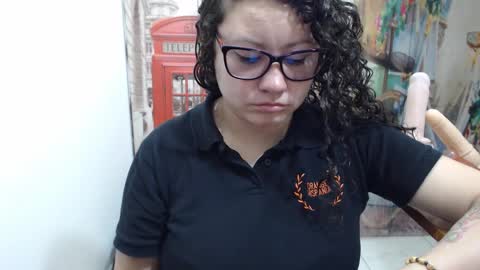 Snapshot of curly_greeneyed chatting on October 2025 06:51:01 PM Vannesa online show from October 2025 06:51:01 PM