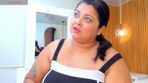 Snapshot of curvy_beauty_ chatting on November 2025 11:10:01 AM Hanna online show from November 2025 11:10:01 AM