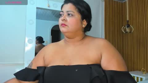 Snapshot of curvy_beauty_ chatting on November 2025 11:21:02 AM Hanna online show from November 2025 11:21:02 AM