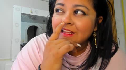 Snapshot of curvy_beauty_ chatting on November 2025 12:00:02 PM Hanna online show from November 2025 12:00:02 PM