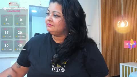 Snapshot of curvy_beauty_ chatting on November 2025 11:00:01 AM Hanna online show from November 2025 11:00:01 AM