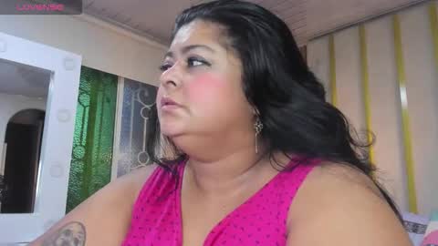 Snapshot of curvy_beauty_ chatting on December 2025 10:42:01 AM Hanna online show from December 2025 10:42:01 AM