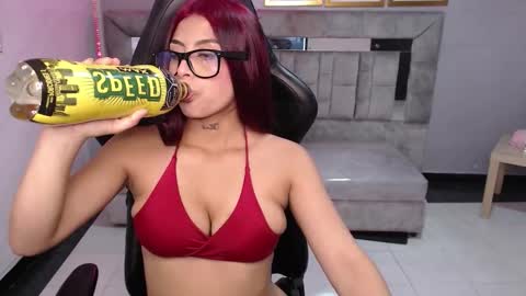 Snapshot of cute_martina_v chatting on December 2025 08:18:02 PM Martina online show from December 2025 08:18:02 PM