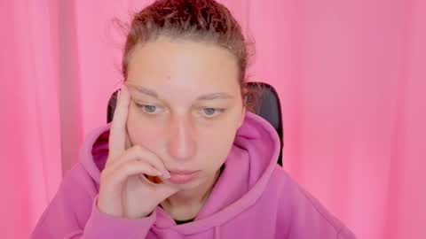 Snapshot of cuteellii chatting on October 2025 09:31:01 AM Elli online show from October 2025 09:31:01 AM