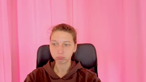 Snapshot of cuteellii chatting on October 2025 09:19:01 AM Elli online show from October 2025 09:19:01 AM