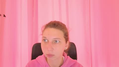 Snapshot of cuteellii chatting on October 2025 10:00:02 AM Elli online show from October 2025 10:00:02 AM