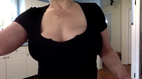 CuteNlil online show from September 2025 06:10:01 PM