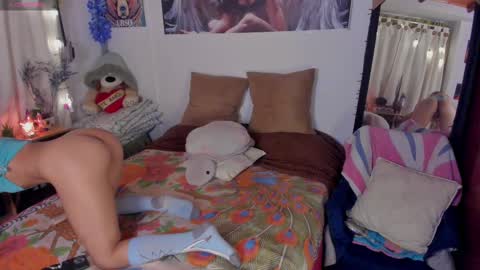 Snapshot of cuteweed420 chatting on October 2025 03:43:01 AM cuteweed420 online show from October 2025 03:43:01 AM