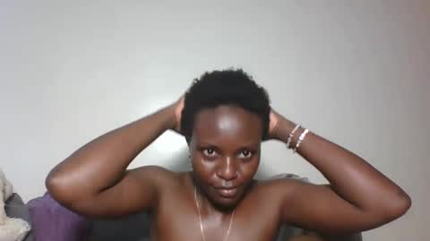 cutey_lunar online show from October 2025 07:46:02 PM