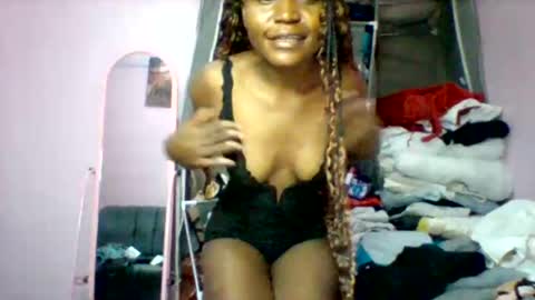 Snapshot of cutezola chatting on November 2025 04:55:01 AM cutezola online show from November 2025 04:55:01 AM