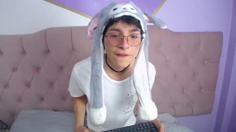 Damiian21  online show from February 2025 01:21:01 PM