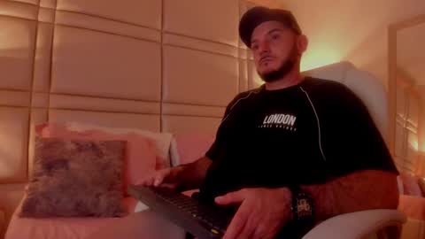 D A M O N online show from November 2025 03:31:01 AM