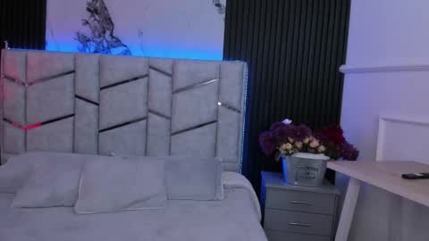 Dani Phonenix online show from November 2025 07:13:01 PM