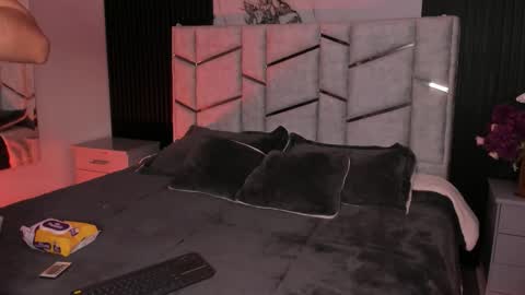 Dani Phonenix online show from December 2025 07:29:02 PM