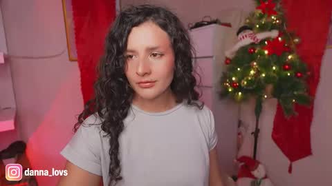 Danna Lovs online show from December 2025 07:11:02 PM