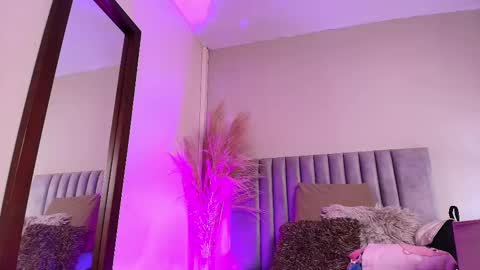 DannaHadid online show from September 2025 06:19:01 PM