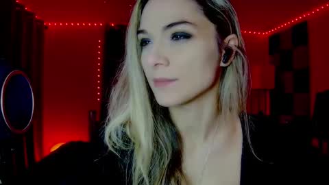 Snapshot of darkskullmistress chatting on November 2025 04:02:02 AM roseredgoddess online show from November 2025 04:02:02 AM