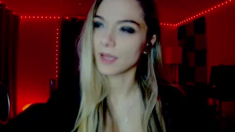 Snapshot of darkskullmistress chatting on November 2025 04:01:01 AM roseredgoddess online show from November 2025 04:01:01 AM