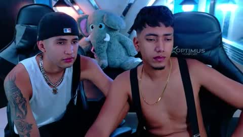 Snapshot of darwinandbrayan chatting on November 2025 03:39:02 AM darwinandbrayan online show from November 2025 03:39:02 AM