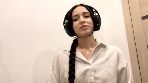 Mia online show from September 2025 03:09:02 AM