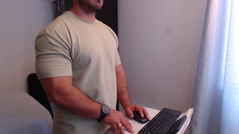 Snapshot of derek_group chatting on December 2024 09:20:01 PM Derek online show from December 2024 09:20:01 PM