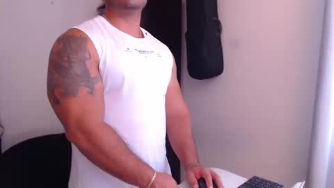 Snapshot of derek_group chatting on September 2025 01:22:02 PM Derek online show from September 2025 01:22:02 PM