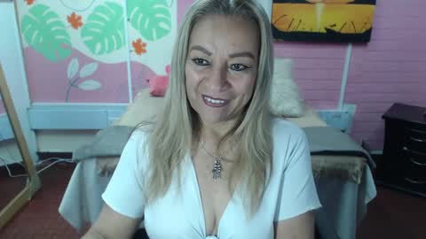 Snapshot of desire_latin chatting on January 2025 03:47:01 PM VALERIA online show from January 2025 03:47:01 PM