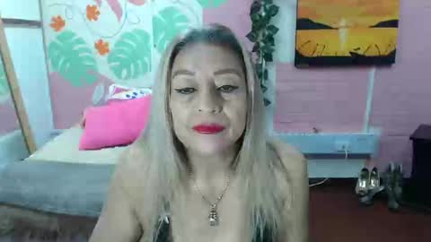 Snapshot of desire_latin chatting on February 2025 08:42:02 PM VALERIA online show from February 2025 08:42:02 PM