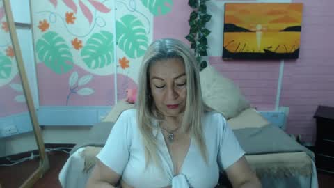 Snapshot of desire_latin chatting on September 2025 05:13:01 PM VALERIA online show from September 2025 05:13:01 PM