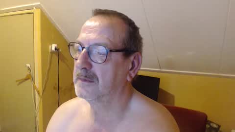 Snapshot of destelp chatting on October 2025 09:46:01 PM destelp online show from October 2025 09:46:01 PM