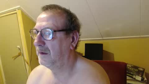 Snapshot of destelp chatting on December 2025 11:25:02 PM destelp online show from December 2025 11:25:02 PM