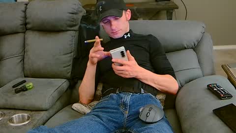 Snapshot of dilldough405 chatting on December 2024 03:25:01 AM Dilldough405 online show from December 2024 03:25:01 AM