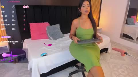 Soffie - Valentina - Yuya  Astro online show from January 2025 02:17:02 PM