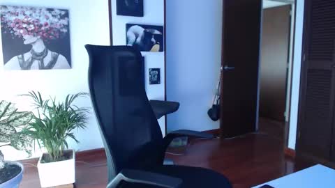 Snapshot of divineisis chatting on October 2025 04:02:02 PM Hera online show from October 2025 04:02:02 PM