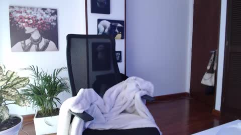 Snapshot of divineisis chatting on October 2025 12:50:01 PM Hera online show from October 2025 12:50:01 PM