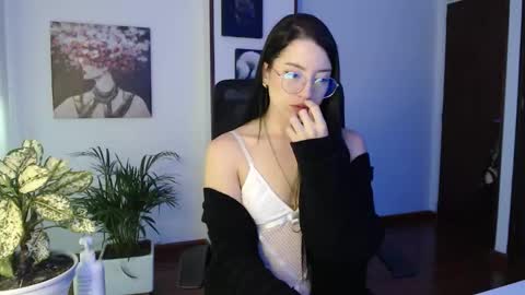 Snapshot of divineisis chatting on November 2025 10:47:01 AM Hera online show from November 2025 10:47:01 AM